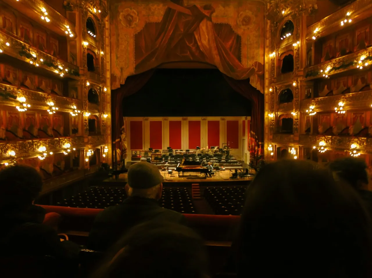 Teatro municipal Alberto Saavedra Pérez