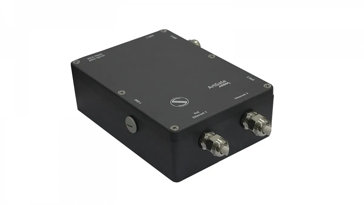 Waterproof Art-Net/sACN to DMX converter with up to four optically isolated DMX ports with built-in 2-ports ethernet switch for outdoor installation