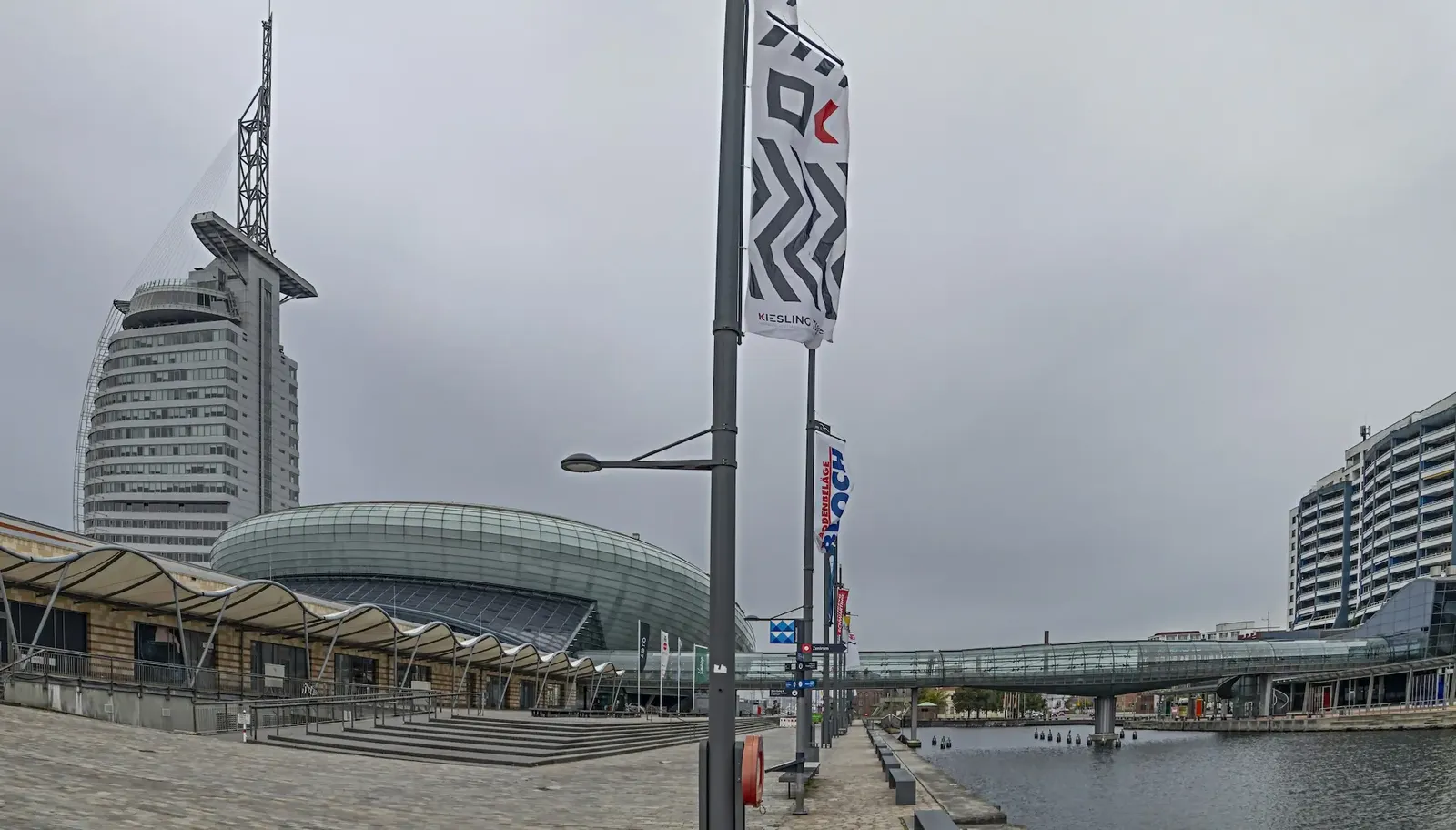 Smart Street Lighting Transformation in Bremerhaven with QULON C and Group Control