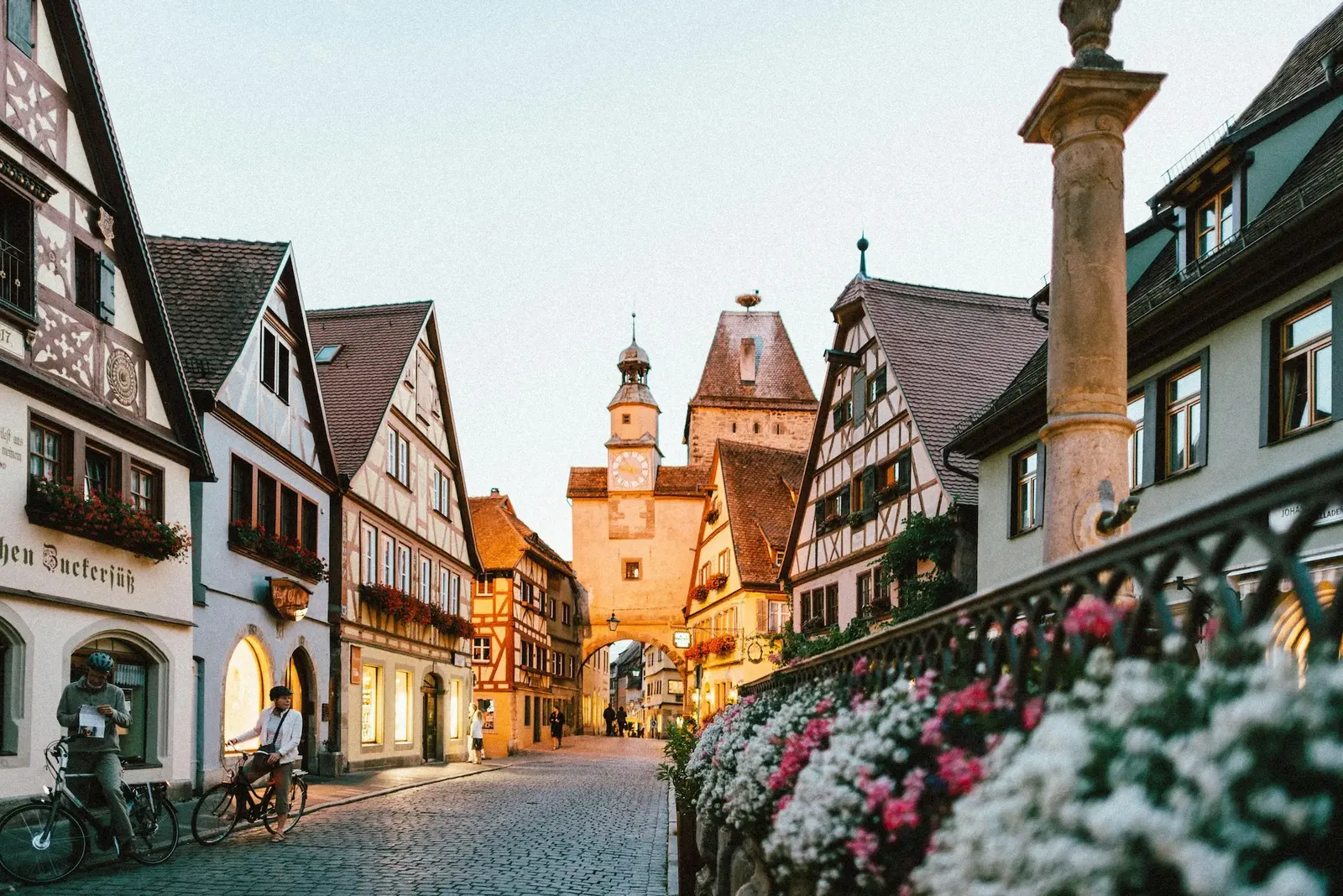 Wireless Street Lighting Innovation in Bispingen with QULON and LiTouch Base Station Wireless Street Lighting Innovation in Bispingen with QULON and LiTouch Base Station